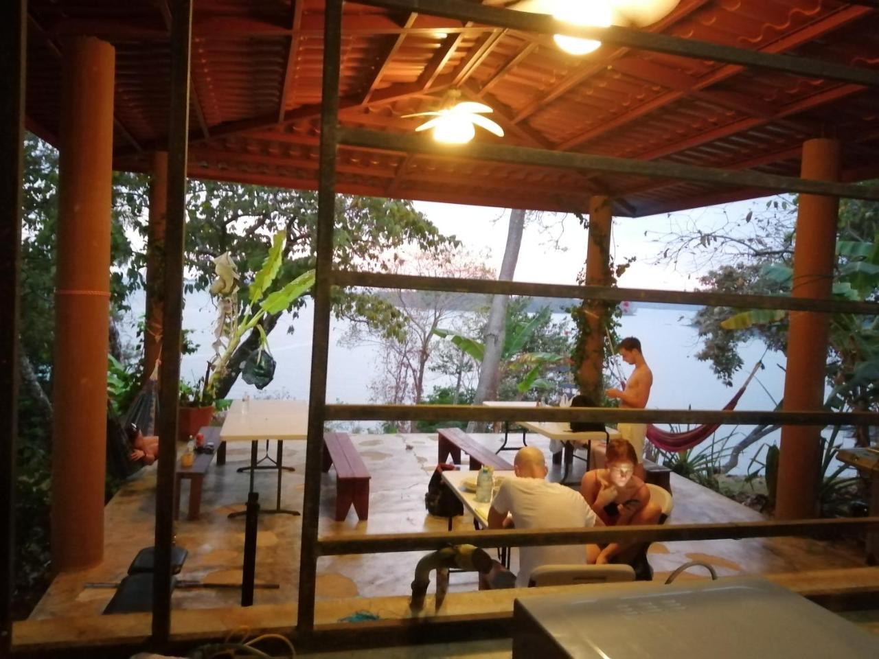 Howlers Bay Hotel โบกา ชิกา ภายนอก รูปภาพ